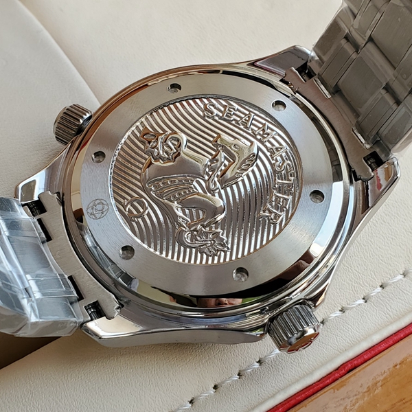 オメガ時計角部分ディテール